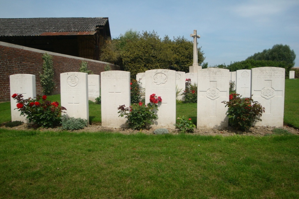 Commonwealth War Cemetery R.E. Farm #4