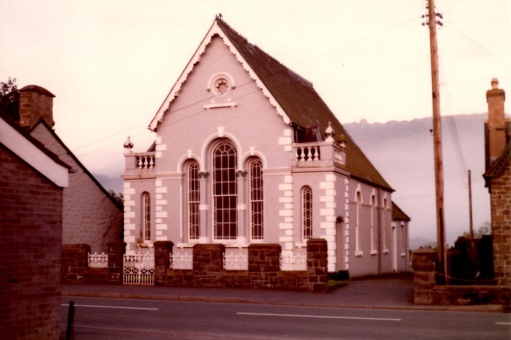 Oorlogsgraf van het Gemenebest Cemmaes Calvinistic Methodist Chapelyard #1