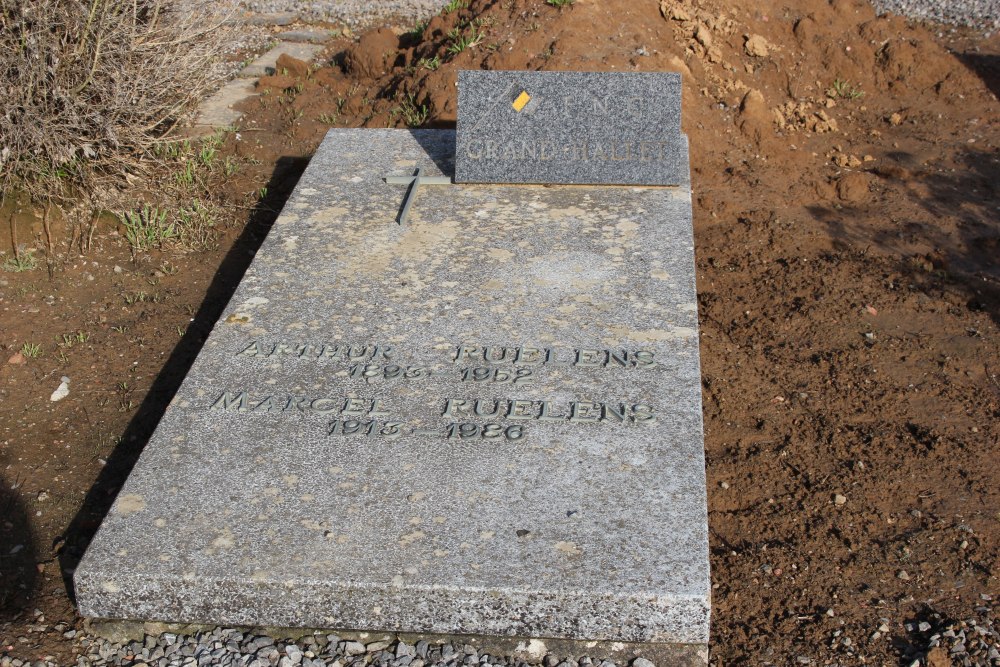 Belgian Graves Veterans Petit-Hallet