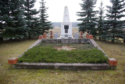 Sovjet Oorlogsbegraafplaats Teurow #1