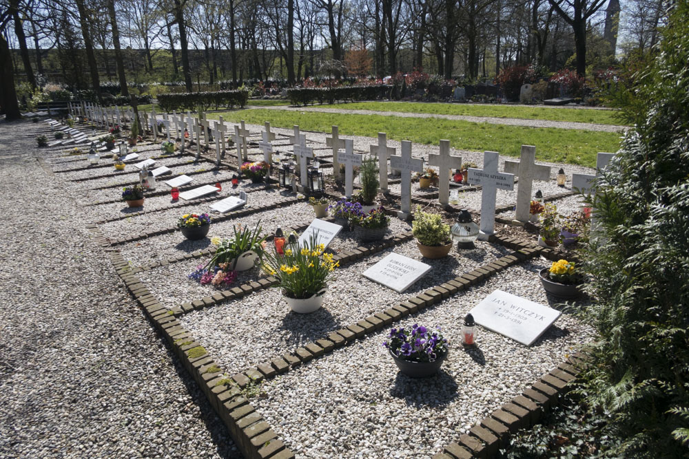 Graven Poolse Veteranen St. Barbara #4