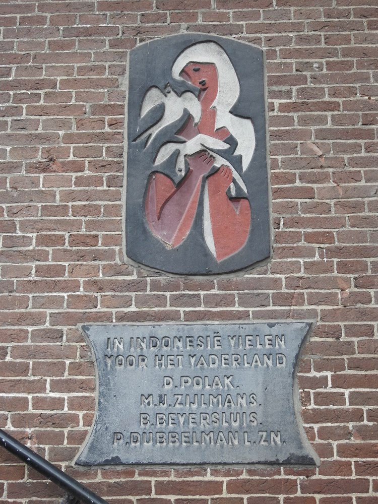 Monument Gesneuvelden Indonesië Voormalig Raadhuis Hooge Zwaluwe #2