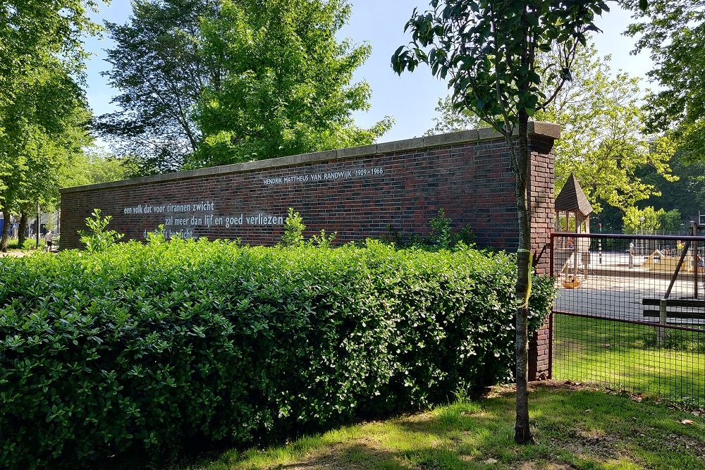 Remembrance Wall H.M. van Randwijkplantsoen Amsterdam #2