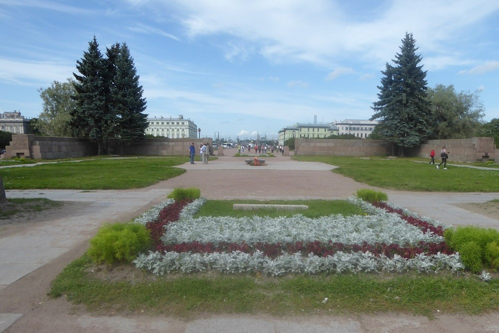 Monument Voor De Strijders Van De Revolutie St. Petersburg #3