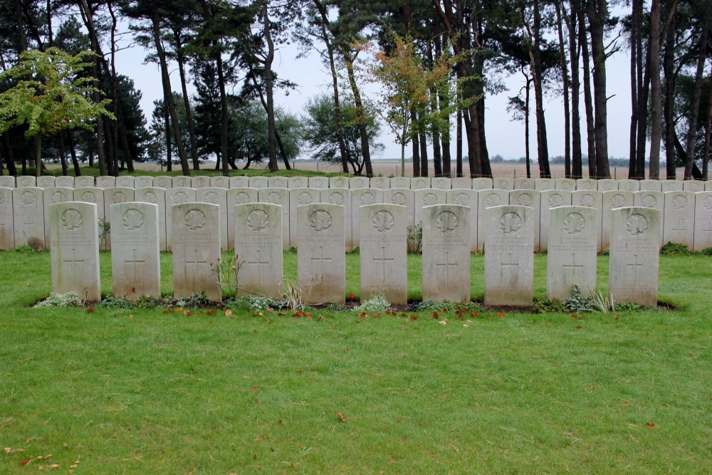 Commonwealth War Cemetery Givenchy-en-Gohelle (Canadian) #3