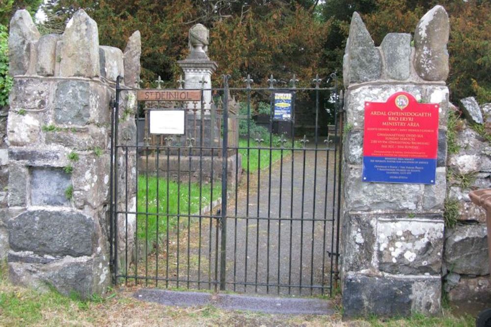 Commonwealth War Graves St. Deiniolen Churchyard #1