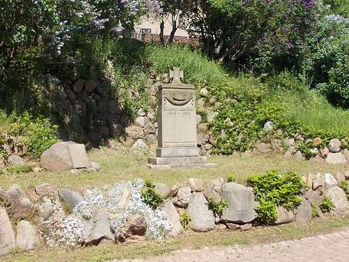 War Memorial Dobis #1