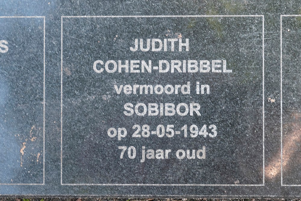 Herdenkingsstenen Flierbeeksingel (was Flierbeekstraat 1) #3