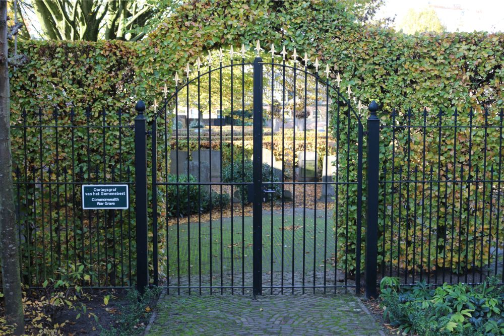 Commonwealth War Grave Dutch Reformed Cemetery Oisterwijk #3