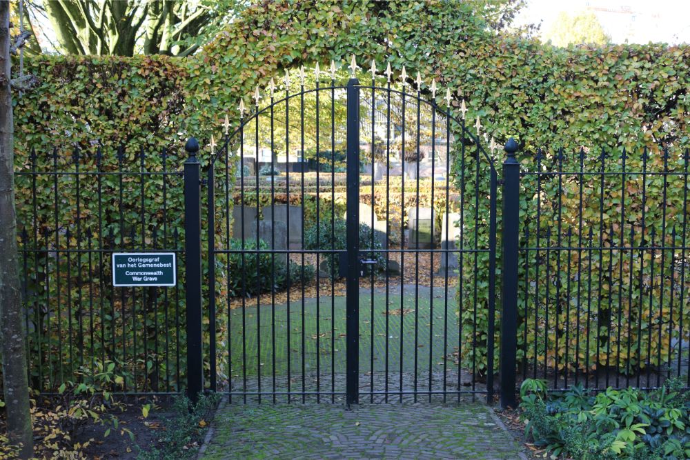 Commonwealth War Grave Dutch Reformed Cemetery Oisterwijk #3