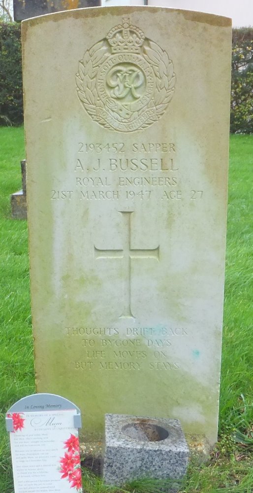 Commonwealth War Grave Stoke St. Mary Churchyard #1