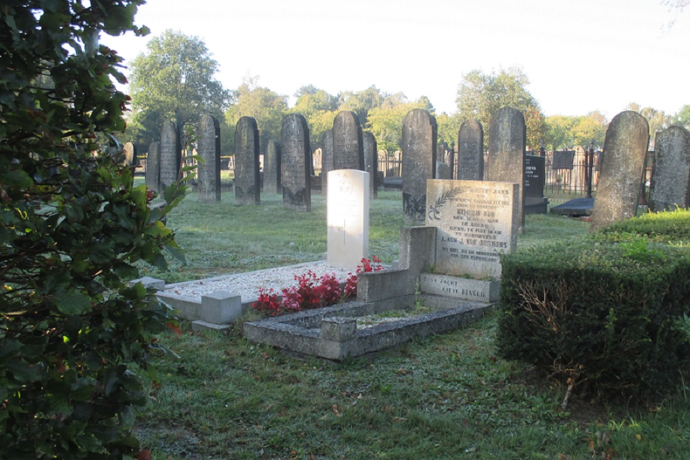 Commonwealth War Grave General Cemetery Zuidlaren #1