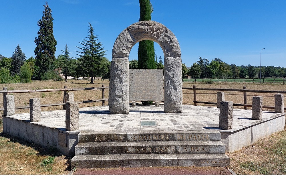Oorlogsmonument Veauchette #2