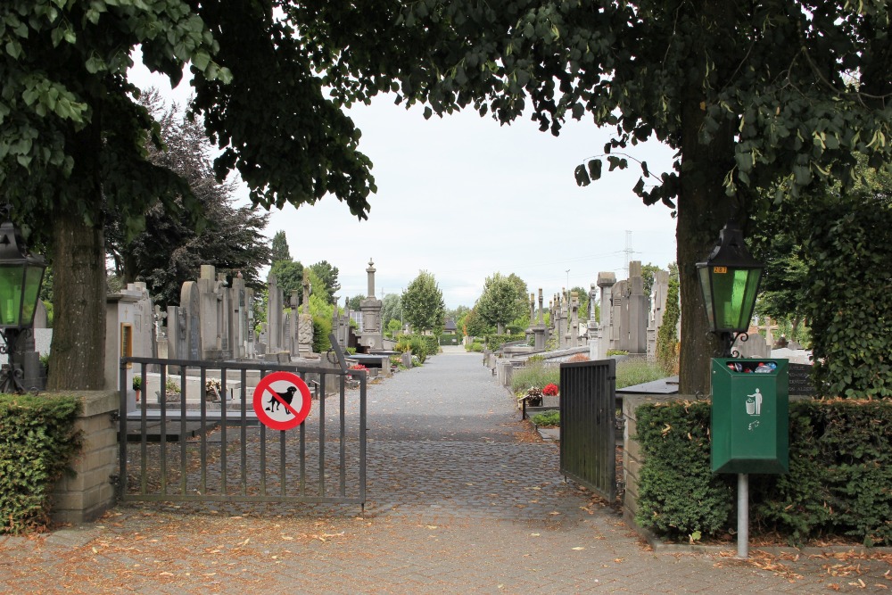 Commonwealth War Graves Deerlijk #1