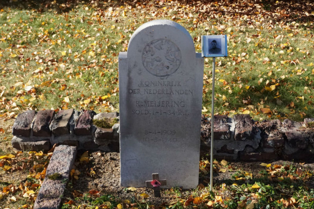 Dutch War Grave General Cemetery Schoonebeek #1