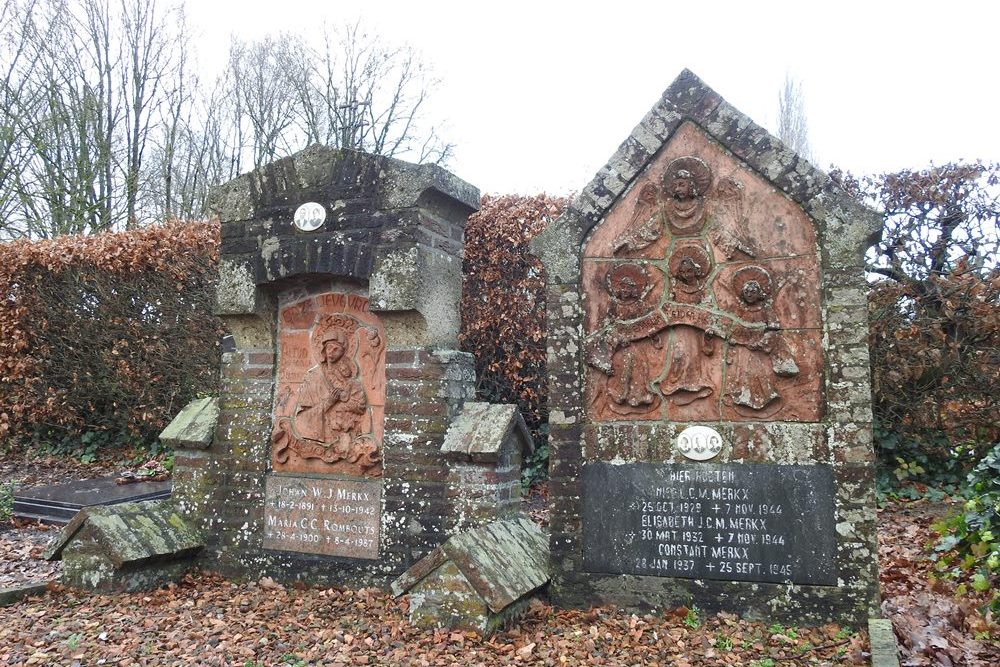 Collective Grave Civilian Casualties R.C. Cemetery Hooge Zwaluwe #3