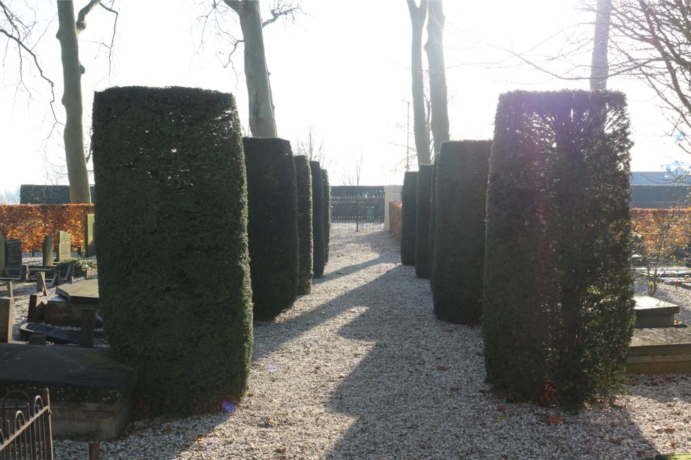 Dutch War Graves Municipal Cemetery Heerewaarden #4