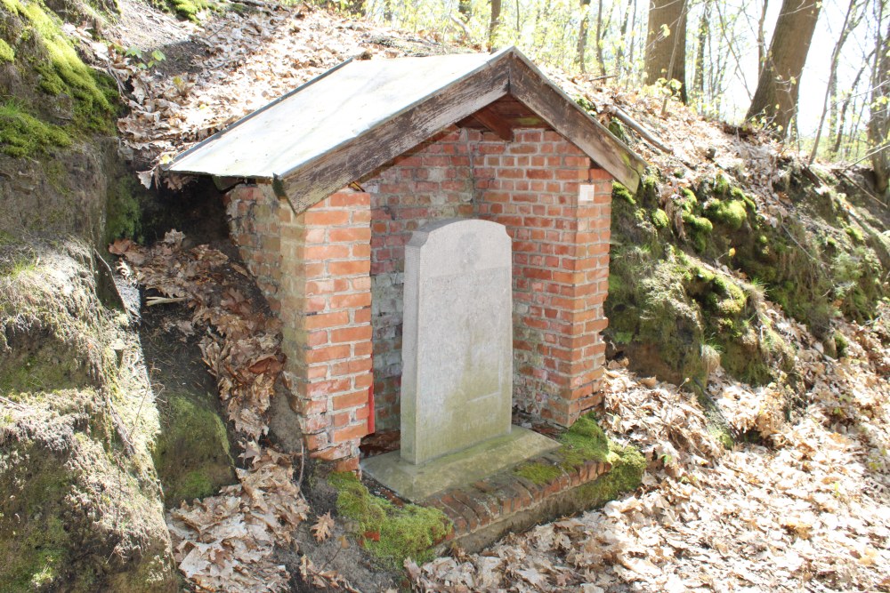 Memorial Workers Tudor Factory Florival #3