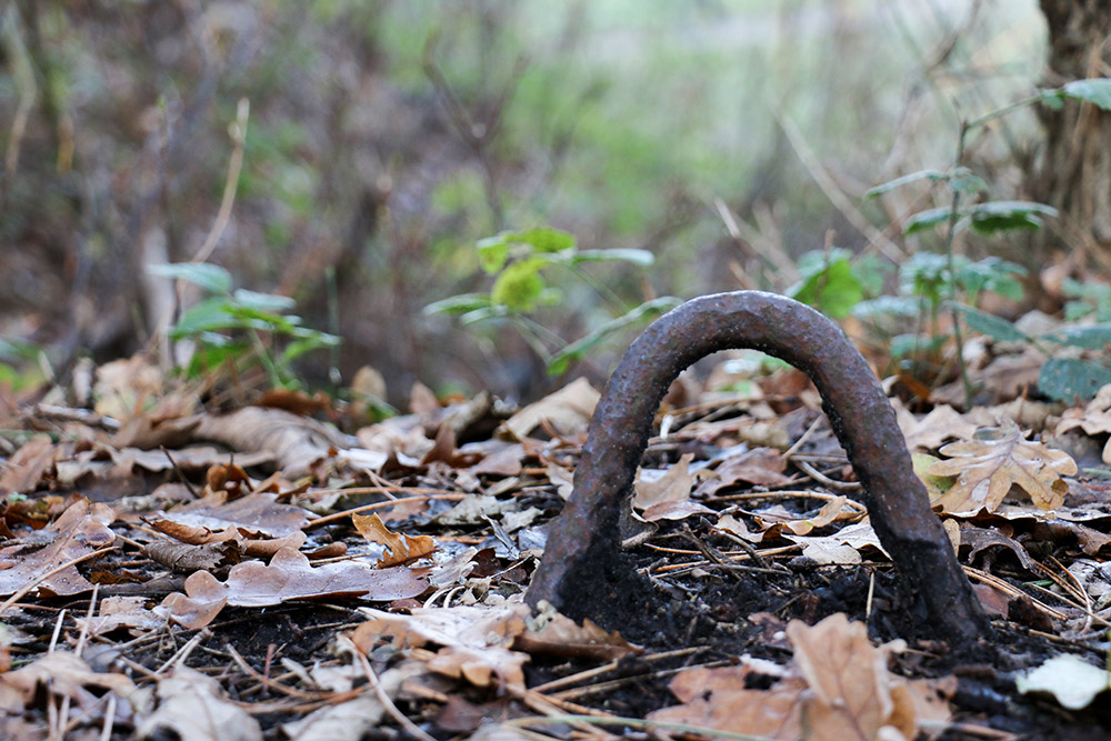 Iron Clamps Shelters Oostvoorne