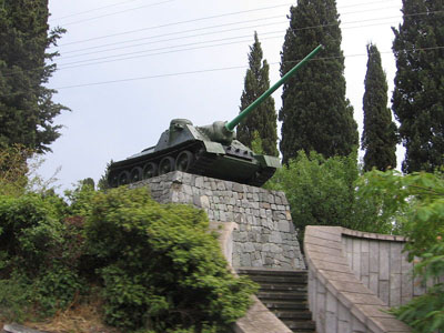 Liberation Memorial (SU-100 Tank Destroyer) Alushta #1