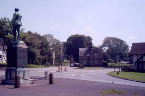 Oorlogsmonument Sandon Estate #1