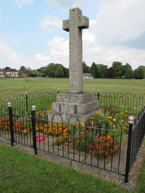 Oorlogsmonument Boughton Lees #1