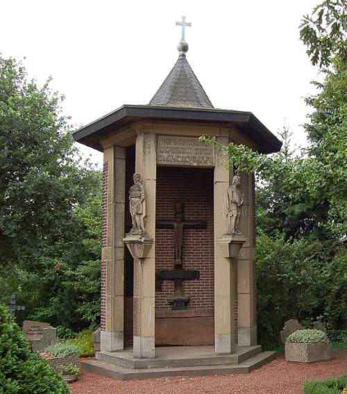 War Memorial Bedburdyck #1