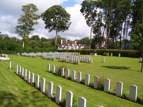 Commonwealth War Cemetery Tourgville #1