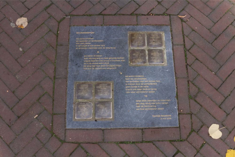 Stolpersteine Minderbroedersstraat 32 & 32a