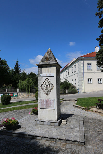 War Memorial Kasten bei Böheimkirchen #1