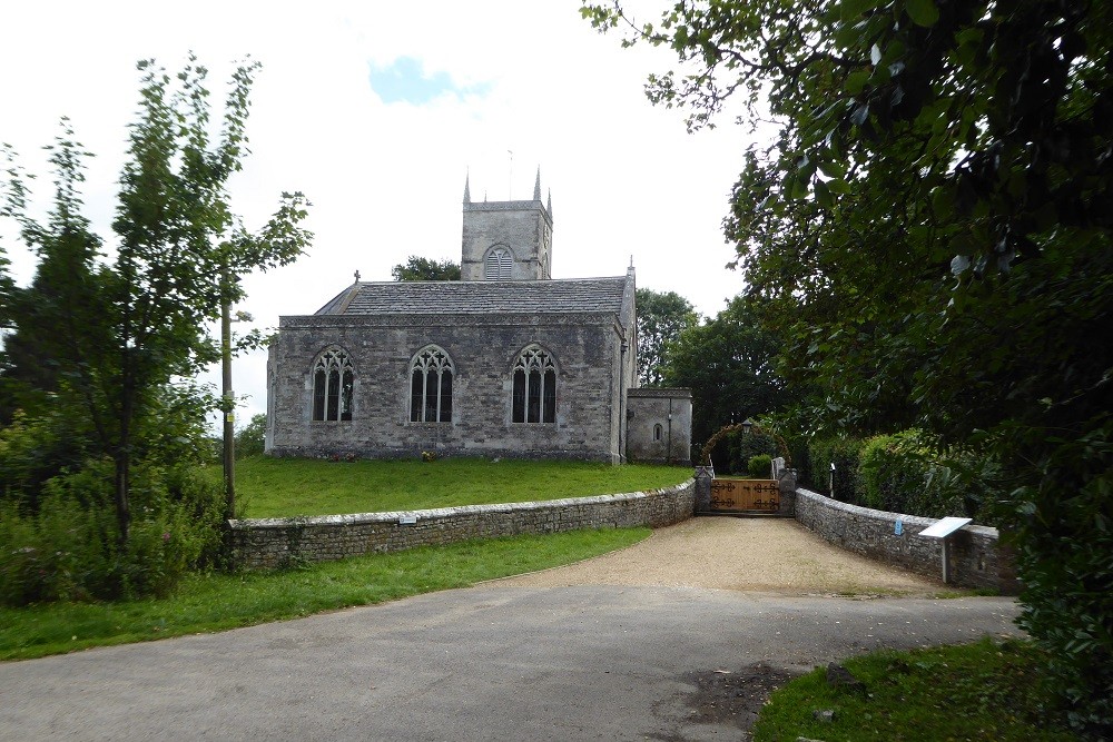 Commonwealth War Grave St Nicholas Church Moreton #3