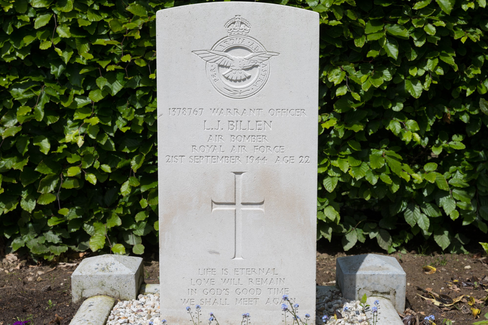 Commonwealth War Grave Protestant Cemetery Horssen #3