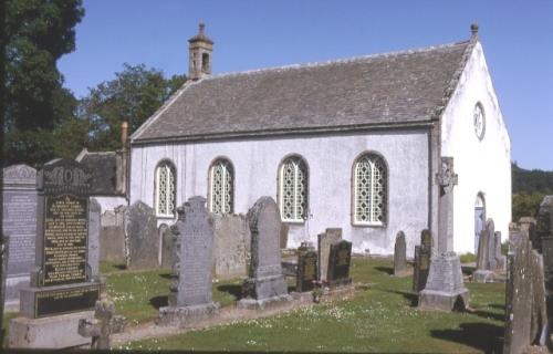 Commonwealth War Graves Inveravon Parish Churchyard