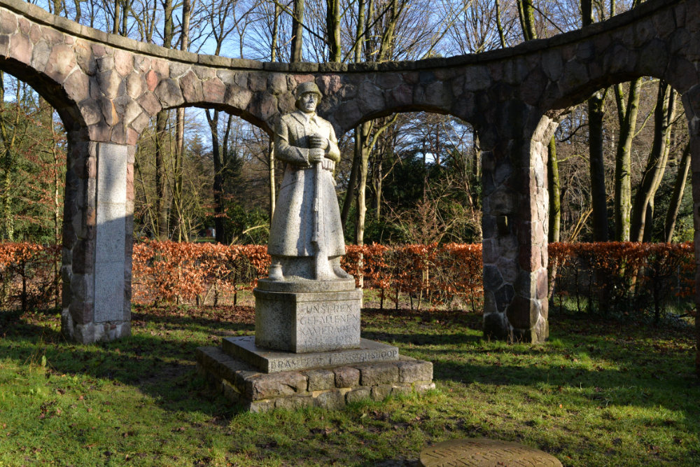 Oorlogsmonument Bramfeld Steilshoop #1