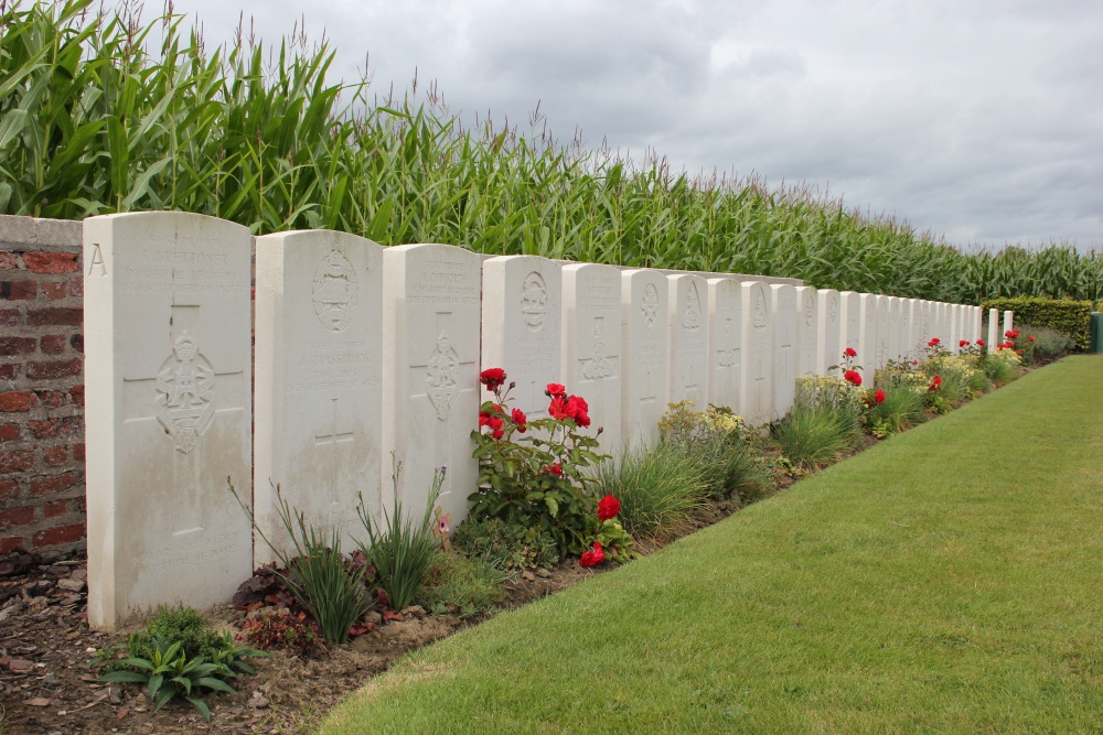 Commonwealth War Cemetery Wieltje Farm #4