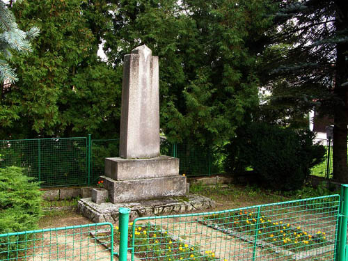 Sovjet Oorlogsbegraafplaats Staré Město pod Landštejnem #1