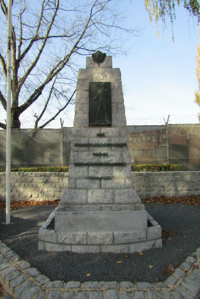 Monument voor de Oorlogsvrijwilligers Maisières #2