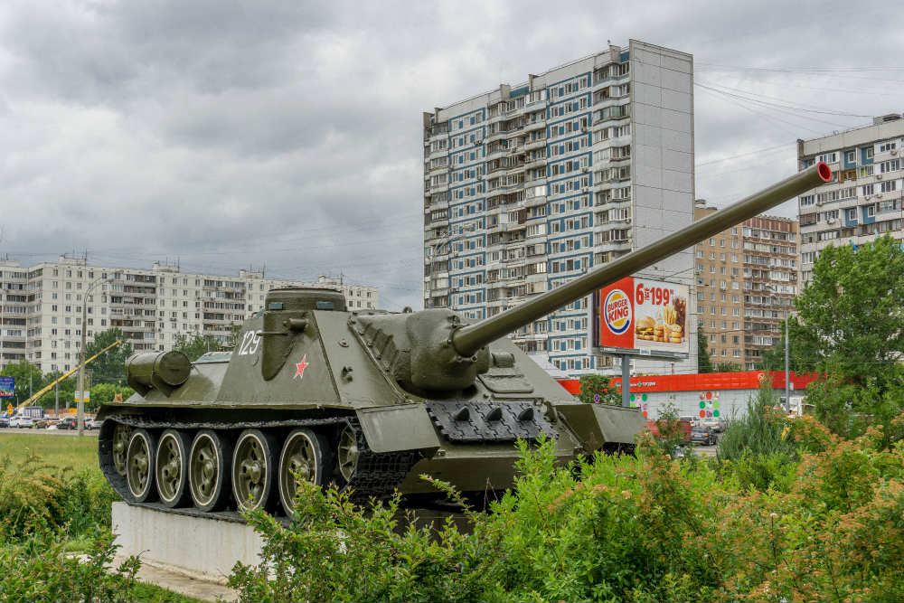 SU-100 Geschut Strogino