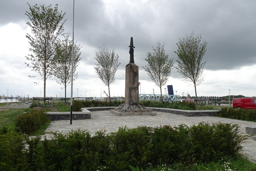 Oorlogsmonument Terneuzen #1