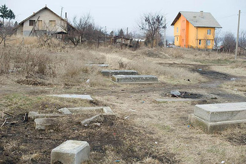 Jewish Cemetery Lom