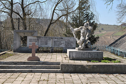 War Memorial Velesniv #1