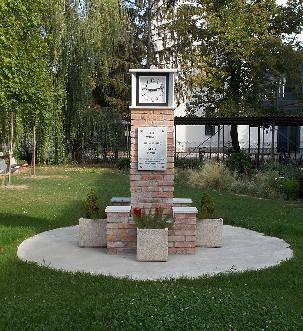 Klokmonument Volksduitsers Mosonmagyaróvár #1