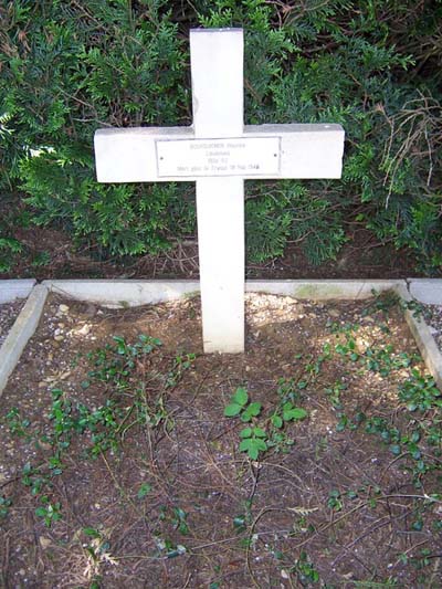 Franse Oorlogsbegraafplaats Villy-La-Fert #4