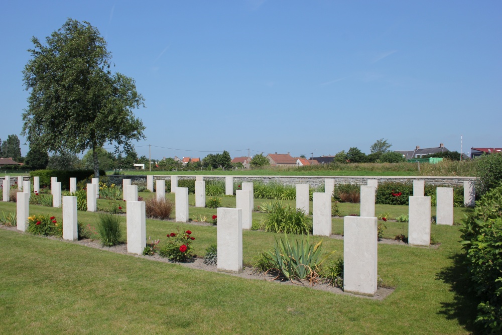 Commonwealth War Cemetery Adinkerke #2