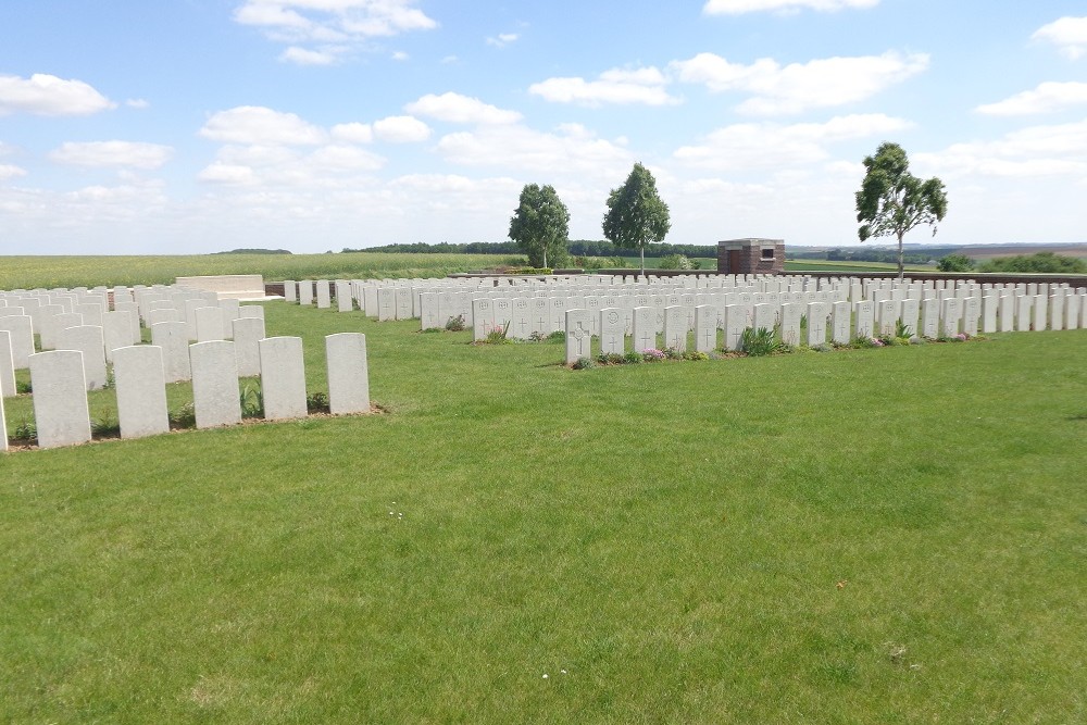 Commonwealth War Cemetery Villers Hill #2