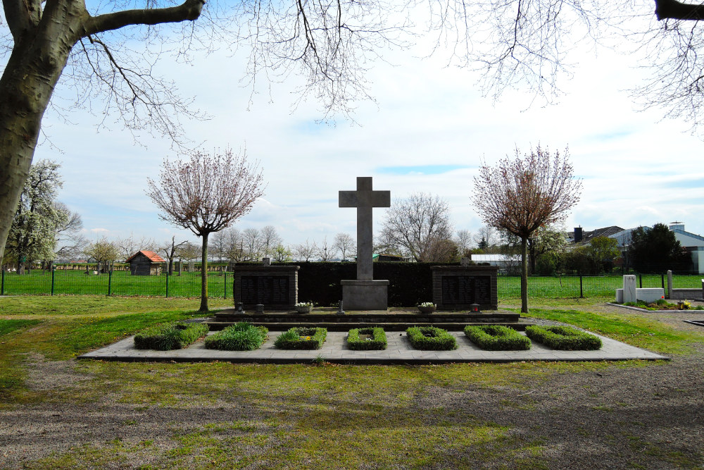 Oorlogsgraven en Monument Gevenich #1