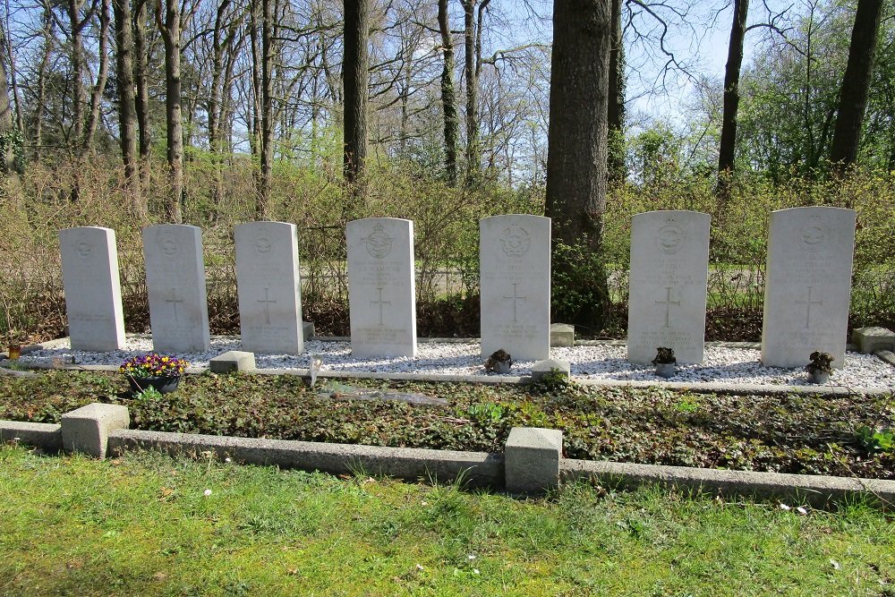 Oorlogsgraven van het Gemenebest Gemeentelijke Begraafplaats Hollandscheveld #2