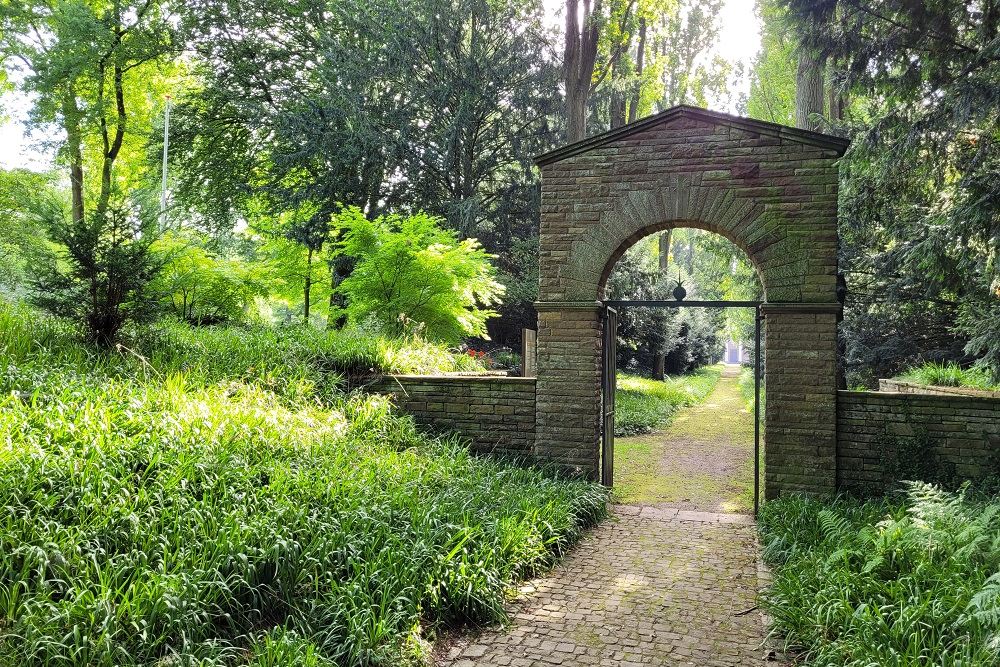 Dutch War Cemetery Osterholzer Friedhof Bremen #3