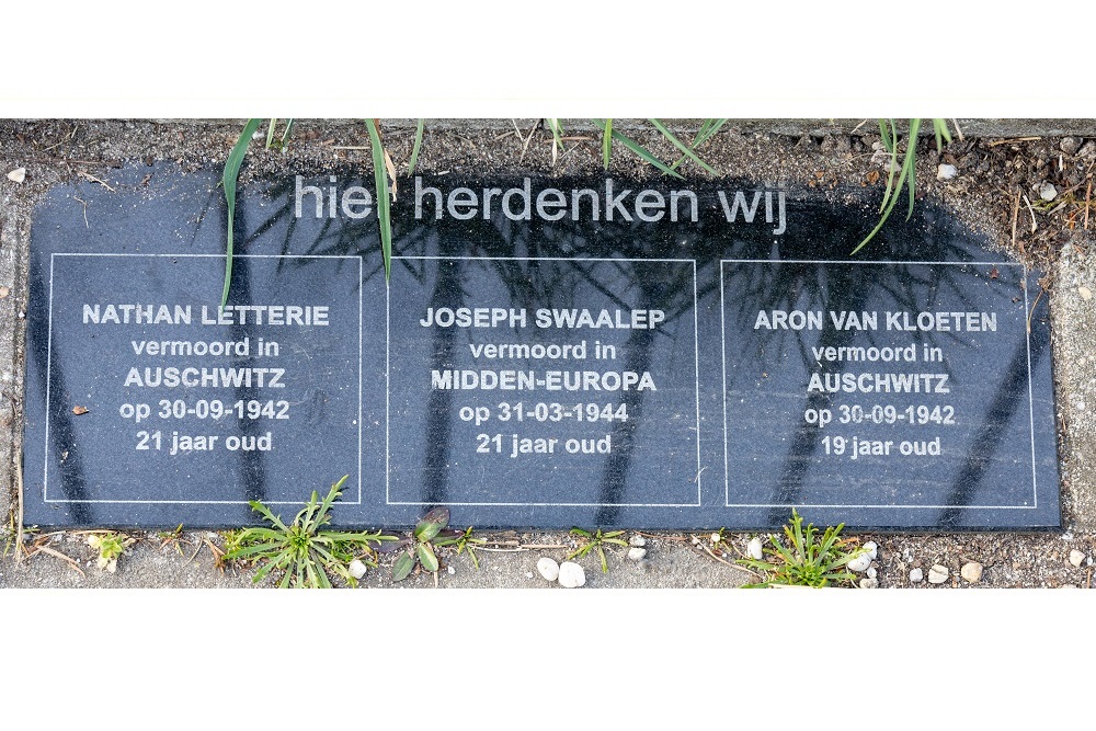 Memorial Stones Utrechtseweg 245 (now Kon. Beatrixplantsoen 14) #1