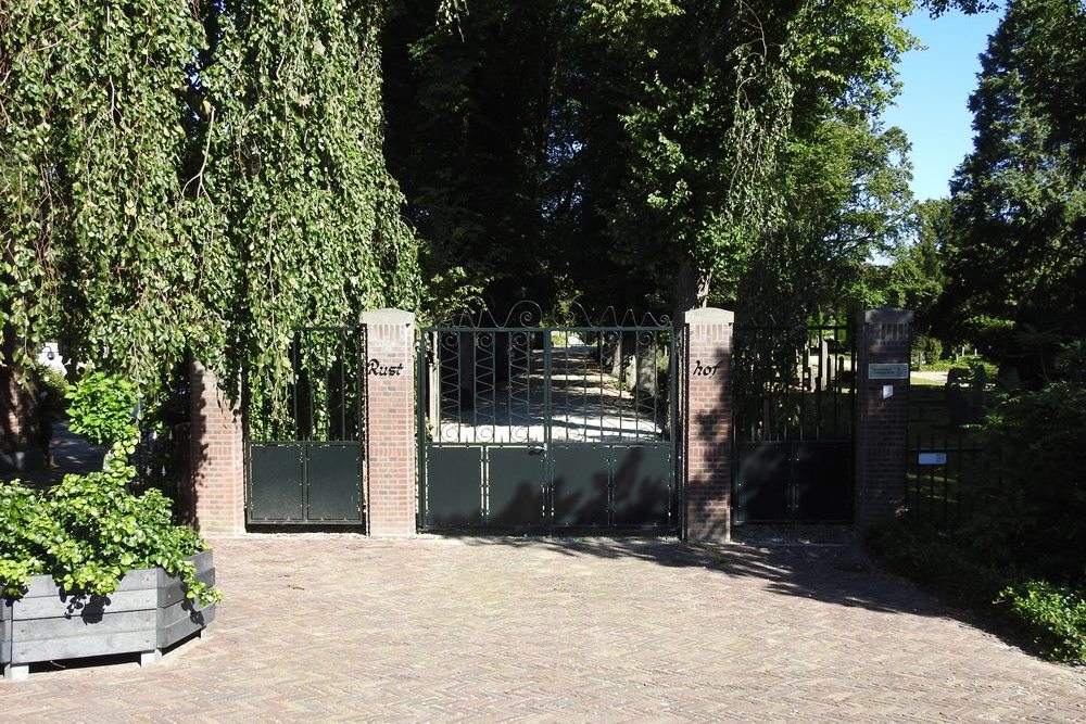 Nederlandse Oorlogsgraven Begraafplaats Rusthof Ridderkerk #1